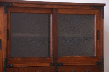 アンティーク家具　古民具・骨董　結霜ガラス入り!前面欅材の時代箪笥ローボード