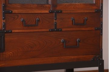 アンティーク家具　古民具・骨董　結霜ガラス入り!前面欅材の時代箪笥ローボード