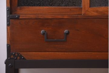 アンティーク家具　古民具・骨董　結霜ガラス入り!前面欅材の時代箪笥ローボード