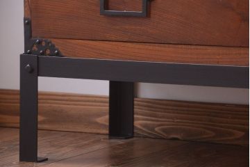 アンティーク家具　古民具・骨董　結霜ガラス入り!前面欅材の時代箪笥ローボード