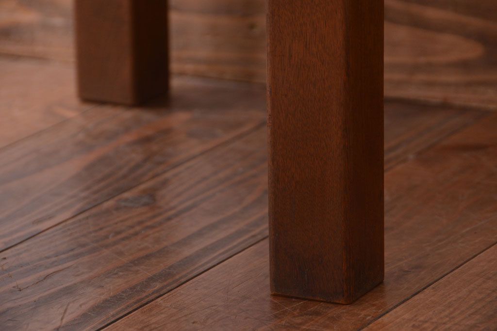 レトロ家具　和製アンティーク　レトロデザインのラウンドテーブル