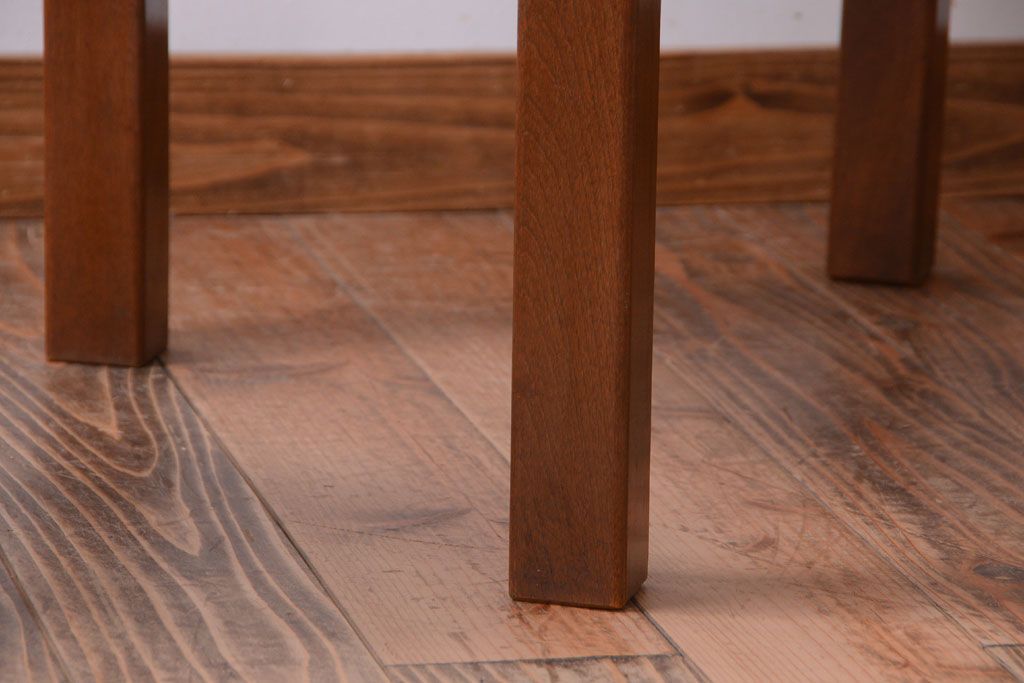 レトロ家具　和製アンティーク　レトロデザインのラウンドテーブル