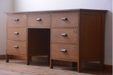 アンティーク家具　アンティーク　ネームプレート付き!天板ナラ材の両袖机(間仕切り・カウンターテーブル)