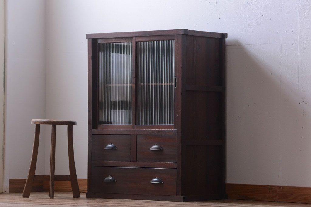 アンティーク家具　古民具・骨董　引き出し3杯付き!モールガラス入り引き戸収納棚