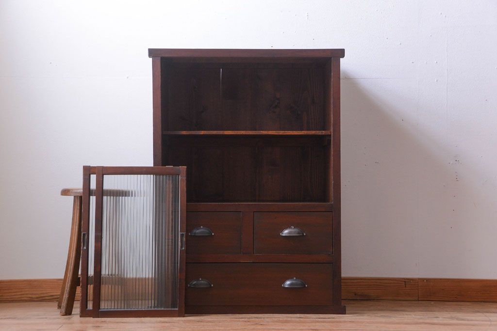 アンティーク家具　古民具・骨董　引き出し3杯付き!モールガラス入り引き戸収納棚