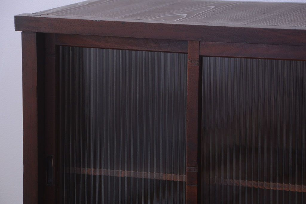 アンティーク家具　古民具・骨董　引き出し3杯付き!モールガラス入り引き戸収納棚