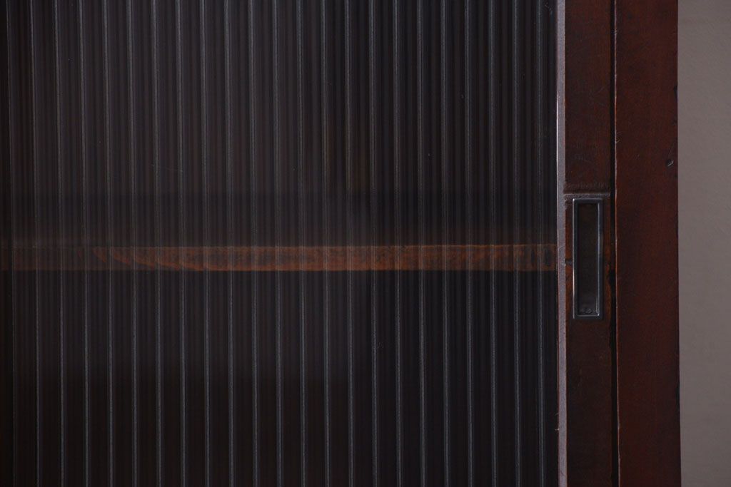 アンティーク家具　古民具・骨董　引き出し3杯付き!モールガラス入り引き戸収納棚