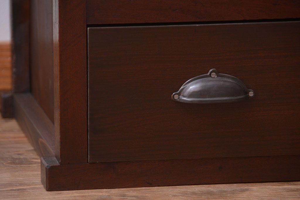 アンティーク家具　古民具・骨董　引き出し3杯付き!モールガラス入り引き戸収納棚