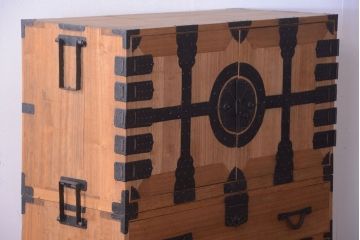 アンティーク家具　古民具・骨董　明治期　かくし付き!木肌が美しい総桐材の観音開き衣装箪笥(桐箪笥、桐たんす)