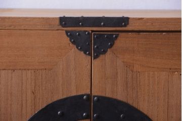 アンティーク家具　古民具・骨董　明治期　かくし付き!木肌が美しい総桐材の観音開き衣装箪笥(桐箪笥、桐たんす)