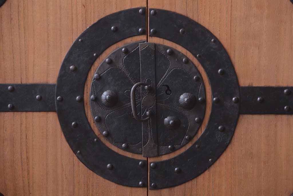 アンティーク家具　古民具・骨董　明治期　かくし付き!木肌が美しい総桐材の観音開き衣装箪笥(桐箪笥、桐たんす)