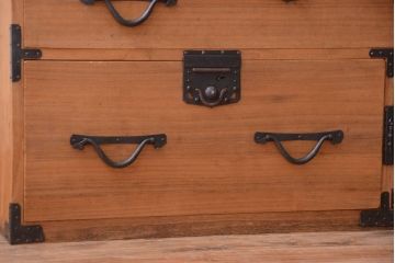 アンティーク家具　古民具・骨董　明治期　かくし付き!木肌が美しい総桐材の観音開き衣装箪笥(桐箪笥、桐たんす)