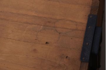 アンティーク家具　古民具・骨董　シンプルな丸金具の木味衣装箪笥