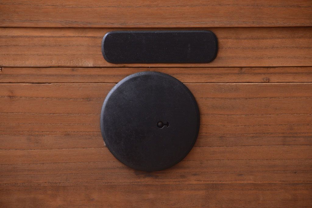 アンティーク家具　古民具・骨董　シンプルな丸金具の木味衣装箪笥