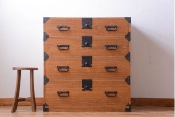 アンティーク家具　古民具・骨董　明治〜大正期　上質な造りの総桐材製一本物アンティーク衣装箪笥(桐箪笥、桐たんす)