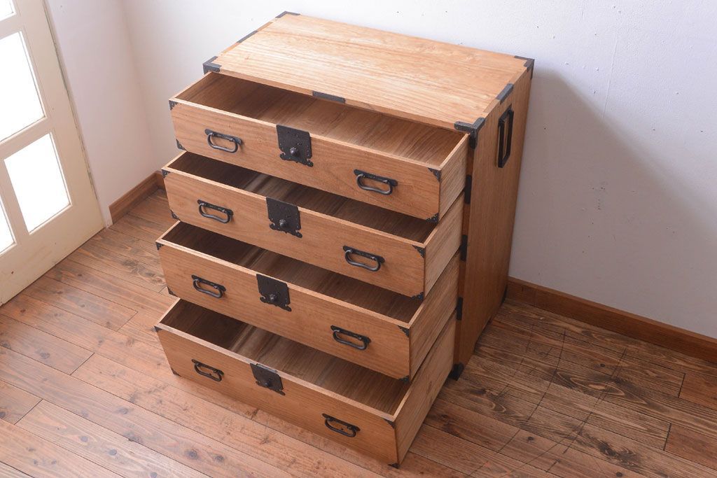 アンティーク家具　古民具・骨董　明治〜大正期　上質な造りの総桐材製一本物アンティーク衣装箪笥(桐箪笥、桐たんす)