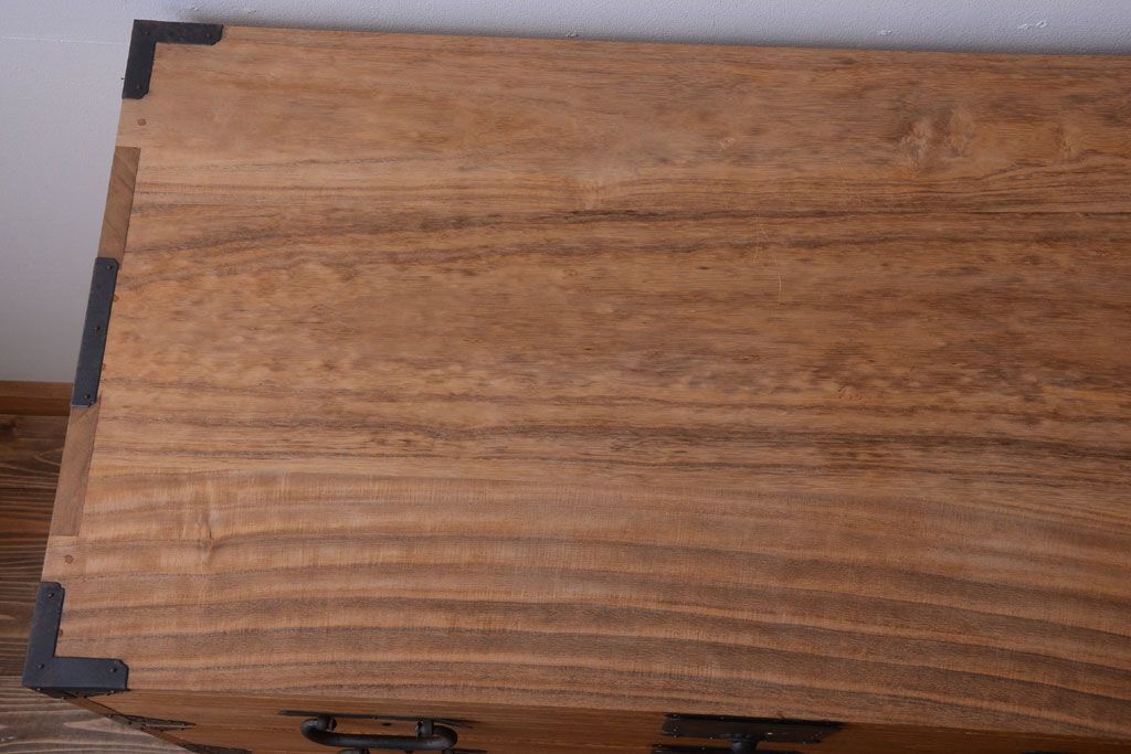 アンティーク家具　古民具・骨董　明治〜大正期　上質な造りの総桐材製一本物アンティーク衣装箪笥(桐箪笥、桐たんす)