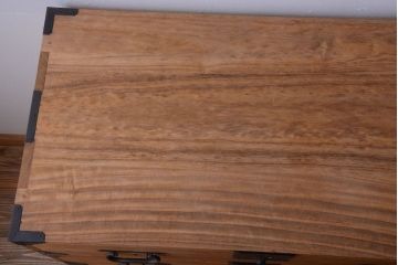 アンティーク家具　古民具・骨董　明治〜大正期　上質な造りの総桐材製一本物アンティーク衣装箪笥(桐箪笥、桐たんす)