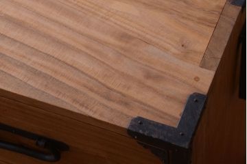 アンティーク家具　古民具・骨董　明治〜大正期　上質な造りの総桐材製一本物アンティーク衣装箪笥(桐箪笥、桐たんす)