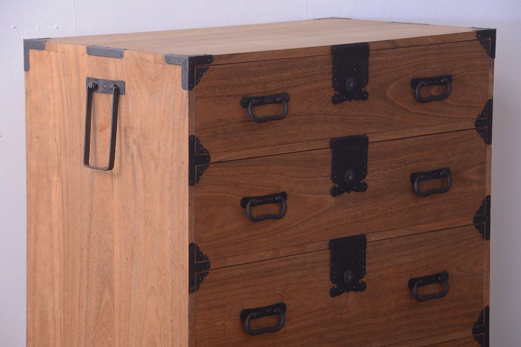 アンティーク家具　古民具・骨董　明治〜大正期　上質な造りの総桐材製一本物アンティーク衣装箪笥(桐箪笥、桐たんす)