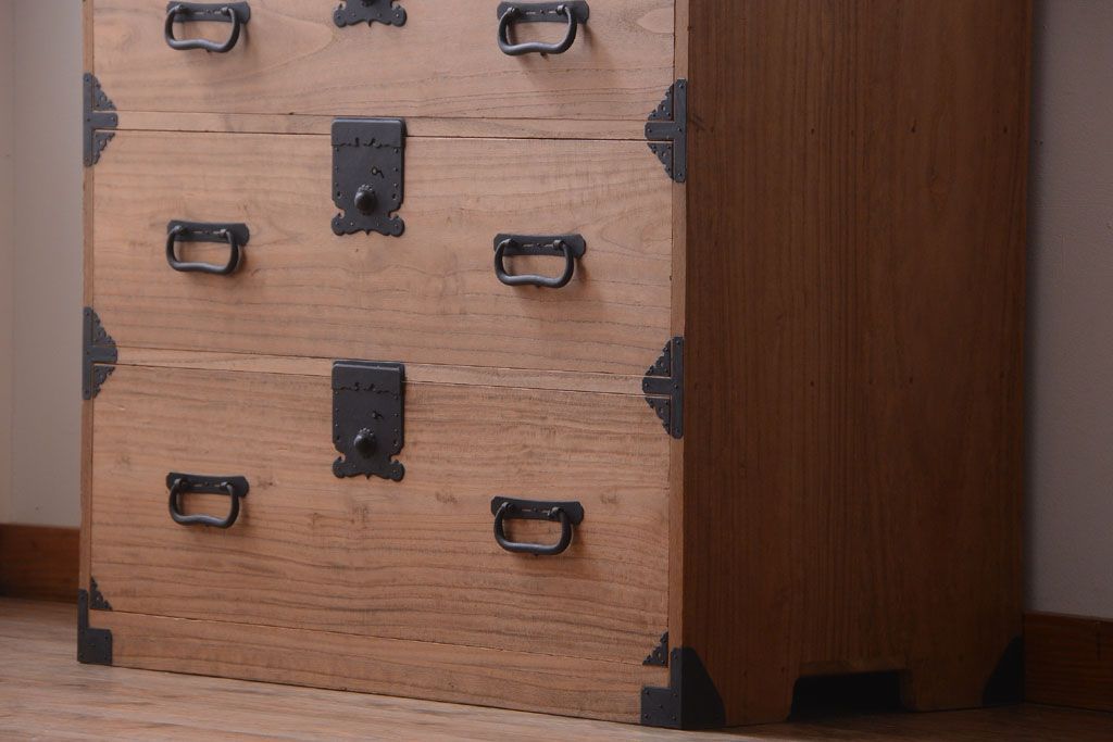 アンティーク家具　古民具・骨董　明治〜大正期　上質な造りの総桐材製一本物アンティーク衣装箪笥(桐箪笥、桐たんす)