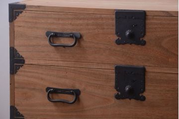 アンティーク家具　古民具・骨董　明治〜大正期　上質な造りの総桐材製一本物アンティーク衣装箪笥(桐箪笥、桐たんす)