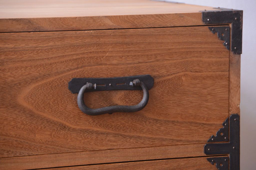 アンティーク家具　古民具・骨董　明治〜大正期　上質な造りの総桐材製一本物アンティーク衣装箪笥(桐箪笥、桐たんす)