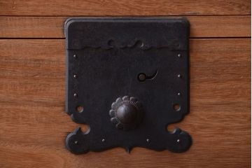 アンティーク家具　古民具・骨董　明治〜大正期　上質な造りの総桐材製一本物アンティーク衣装箪笥(桐箪笥、桐たんす)