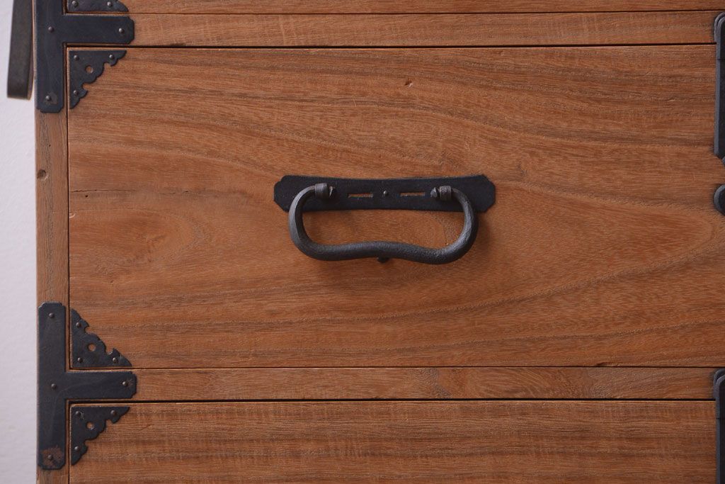 アンティーク家具　古民具・骨董　明治〜大正期　上質な造りの総桐材製一本物アンティーク衣装箪笥(桐箪笥、桐たんす)