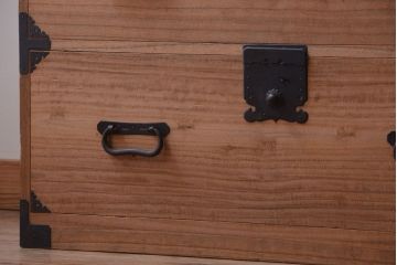 アンティーク家具　古民具・骨董　明治〜大正期　上質な造りの総桐材製一本物アンティーク衣装箪笥(桐箪笥、桐たんす)