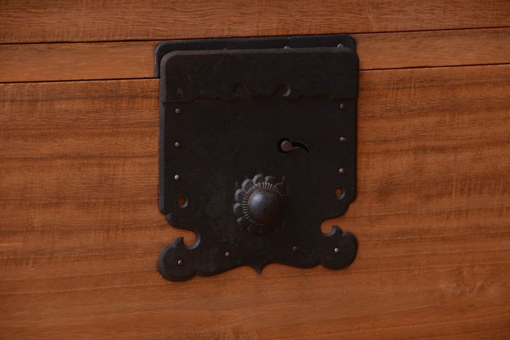 アンティーク家具　古民具・骨董　明治〜大正期　上質な造りの総桐材製一本物アンティーク衣装箪笥(桐箪笥、桐たんす)