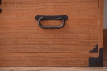 アンティーク家具　古民具・骨董　明治〜大正期　上質な造りの総桐材製一本物アンティーク衣装箪笥(桐箪笥、桐たんす)