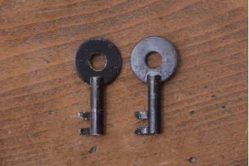 アンティーク家具　古民具・骨董　明治〜大正期　上質な造りの総桐材製一本物アンティーク衣装箪笥(桐箪笥、桐たんす)