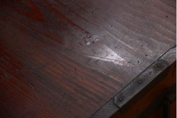 アンティーク家具　古民具・骨董　前面桐材!大きな丸金具の一本物アンティーク最上箪笥(桐箪笥、桐たんす)