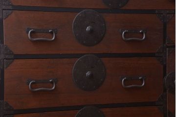 アンティーク家具　古民具・骨董　前面桐材!大きな丸金具の一本物アンティーク最上箪笥(桐箪笥、桐たんす)