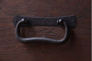 アンティーク家具　古民具・骨董　前面桐材!大きな丸金具の一本物アンティーク最上箪笥(桐箪笥、桐たんす)