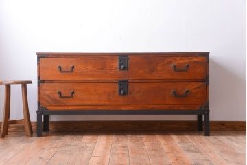 アンティーク家具　古民具・骨董　重厚な鉄脚付き!シンプルで上品な時代箪笥ローボード(ローチェスト)