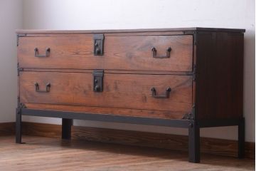 アンティーク家具　古民具・骨董　重厚な鉄脚付き!シンプルで上品な時代箪笥ローボード(ローチェスト)