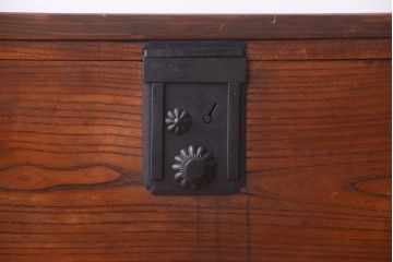 アンティーク家具　古民具・骨董　重厚な鉄脚付き!シンプルで上品な時代箪笥ローボード(ローチェスト)