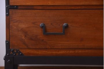 アンティーク家具　古民具・骨董　重厚な鉄脚付き!シンプルで上品な時代箪笥ローボード(ローチェスト)