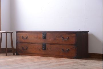 アンティーク家具　古民具・骨董　重厚な鉄脚付き!シンプルで上品な時代箪笥ローボード(ローチェスト)