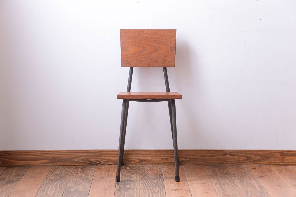 アンティーク家具　和製アンティーク　シンプルな小さい鉄脚チェア