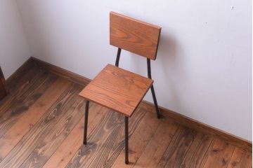アンティーク家具　和製アンティーク　シンプルな小さい鉄脚チェア