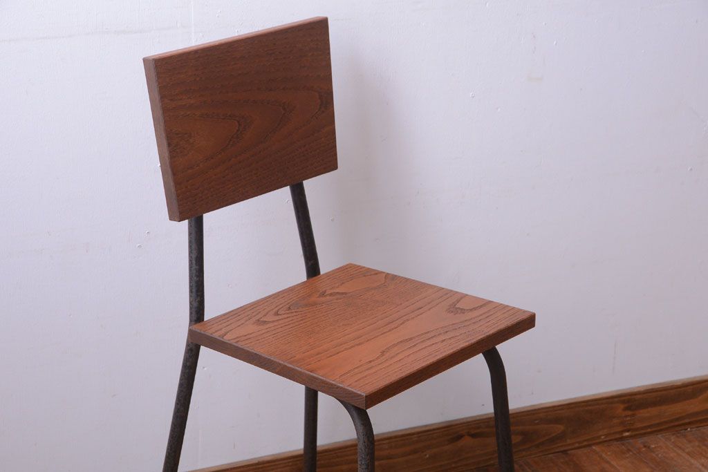 アンティーク家具　和製アンティーク　シンプルな小さい鉄脚チェア