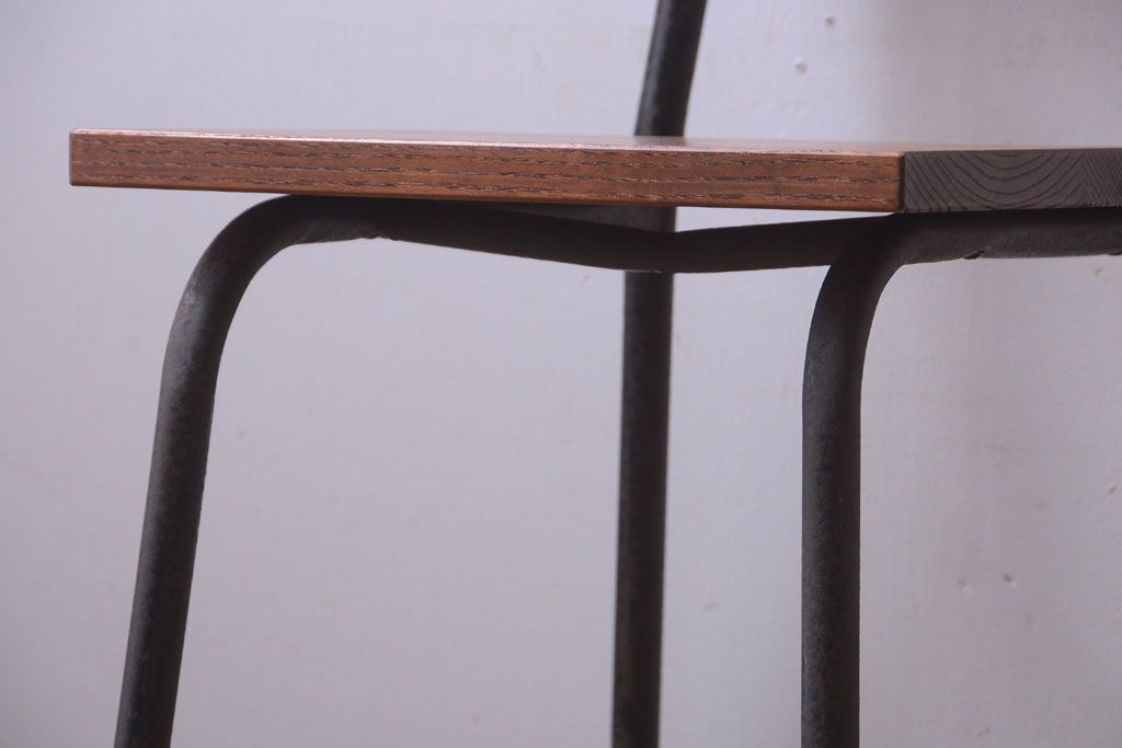 アンティーク家具　和製アンティーク　シンプルな小さい鉄脚チェア