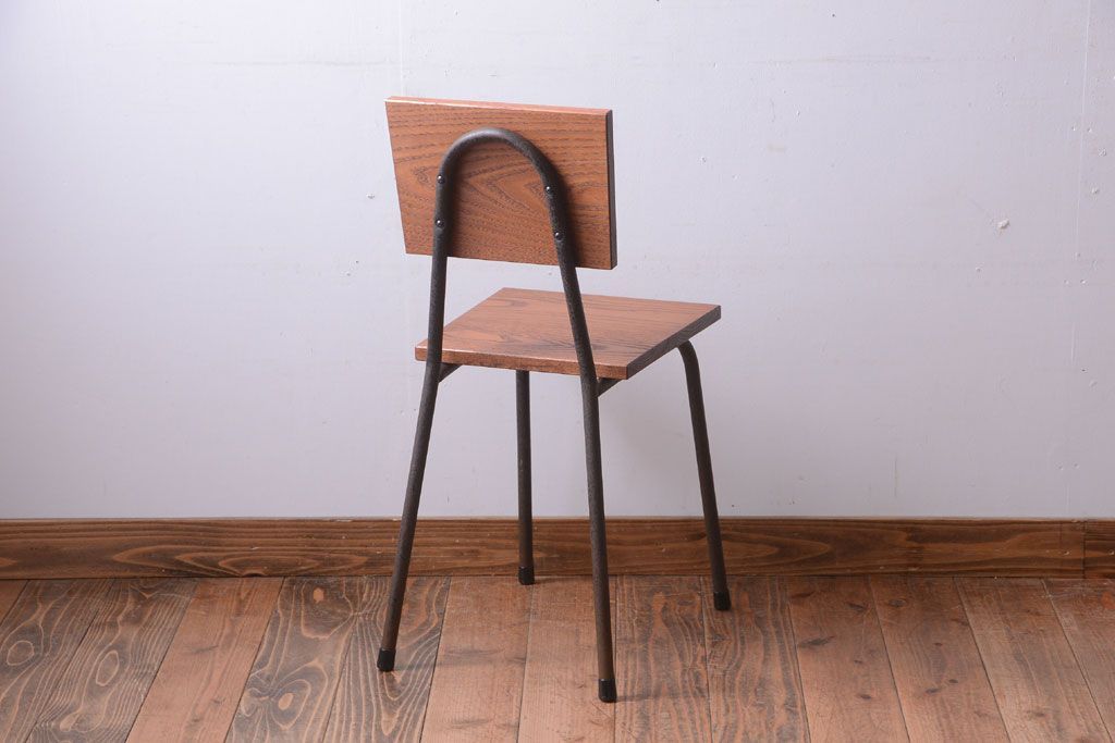 アンティーク家具　和製アンティーク　シンプルな小さい鉄脚チェア