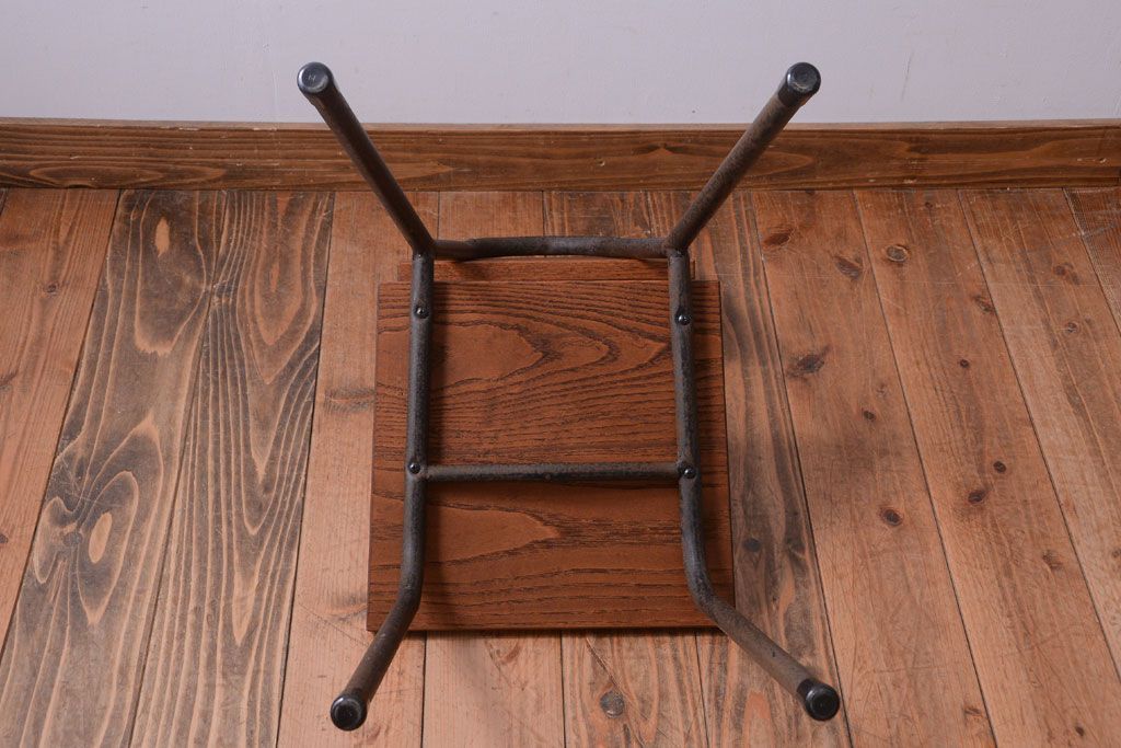 アンティーク家具　和製アンティーク　シンプルな小さい鉄脚チェア
