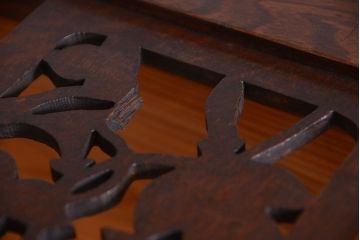 アンティーク家具　大正ロマン　透かし彫りが美しい古いナラ材のアンティーク文机