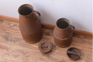 アンティーク雑貨　昭和レトロ 古いアイアンのミルク缶2個セット(牛乳缶)