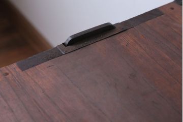 アンティーク家具　和製アンティーク　上品な金具の四尺桐箪笥ローボード(桐たんす)